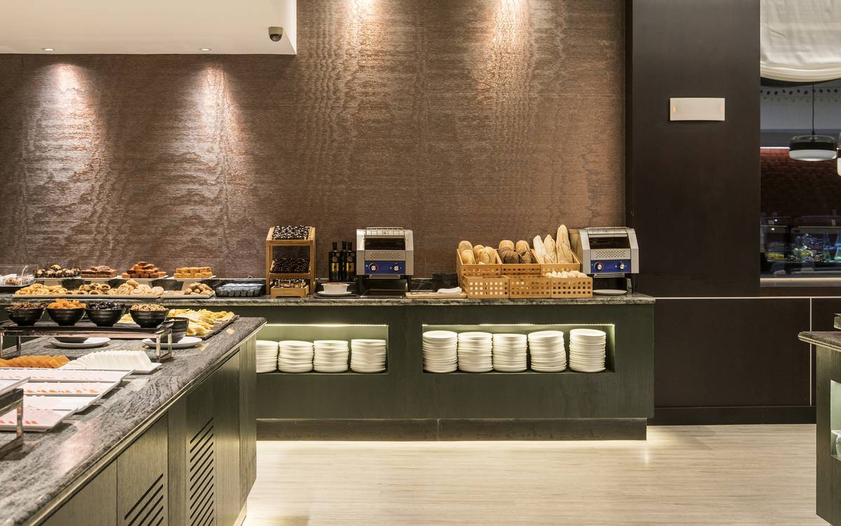 Petit déjeuner-buffet